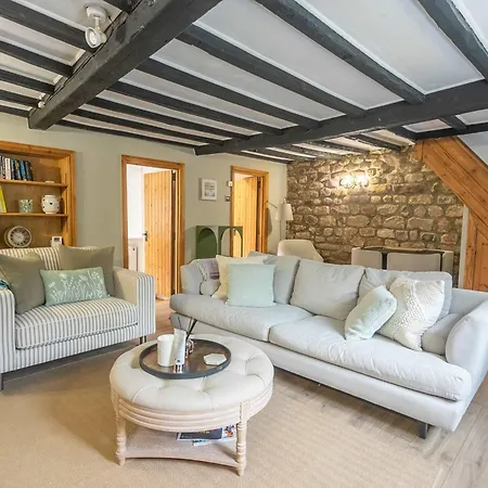 Cosy 2-bed In By Mcpi Hosting, Perfect For Families, Couples And Friends *