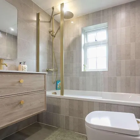 Cosy 2-bed In By Mcpi Hosting, Perfect For Families, Couples And Friends Holiday home *